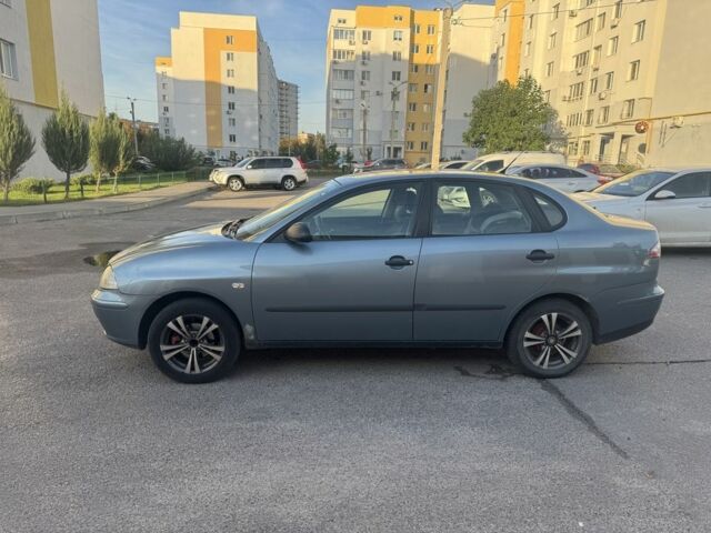 Сірий Сеат Cordoba, об'ємом двигуна 1.4 л та пробігом 270 тис. км за 2750 $, фото 2 на Automoto.ua