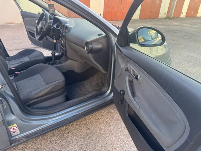 Сірий Сеат Cordoba, об'ємом двигуна 1.4 л та пробігом 270 тис. км за 2750 $, фото 11 на Automoto.ua