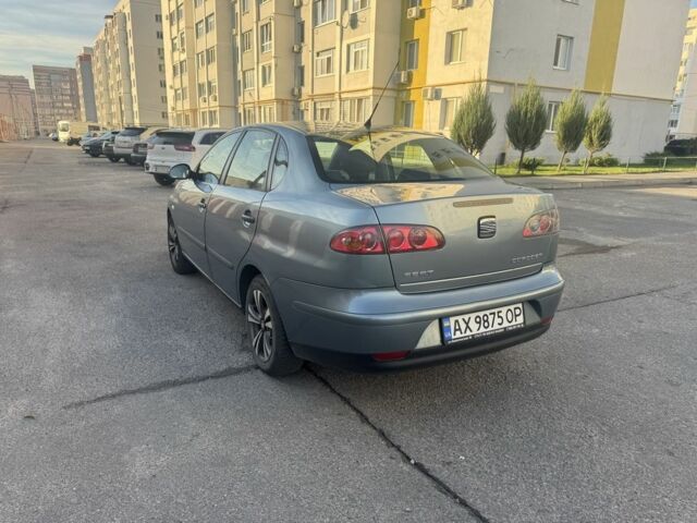 Сірий Сеат Cordoba, об'ємом двигуна 1.4 л та пробігом 270 тис. км за 2750 $, фото 4 на Automoto.ua