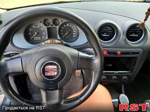 Серый Сеат Кордоба, объемом двигателя 2 л и пробегом 280 тыс. км за 4800 $, фото 5 на Automoto.ua