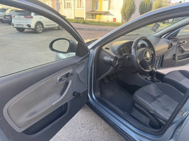 Сірий Сеат Cordoba, об'ємом двигуна 1.4 л та пробігом 270 тис. км за 2750 $, фото 14 на Automoto.ua