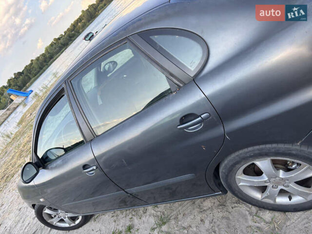 Сірий Сеат Cordoba, об'ємом двигуна 1.98 л та пробігом 317 тис. км за 1999 $, фото 4 на Automoto.ua