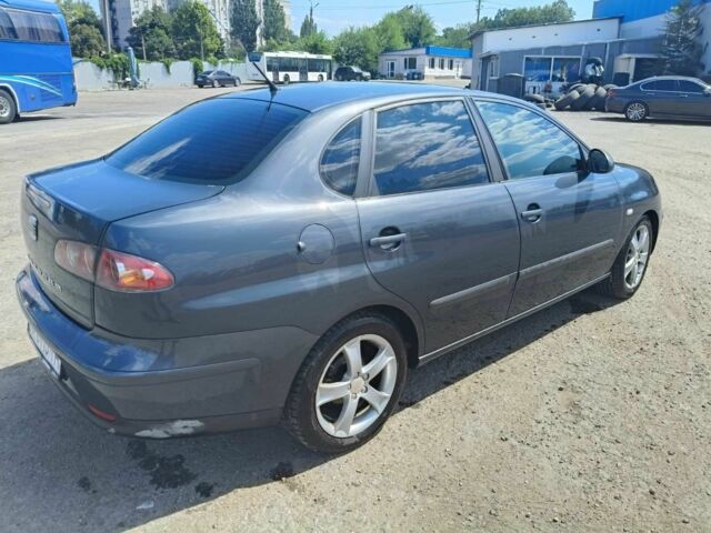 Сірий Сеат Cordoba, об'ємом двигуна 2 л та пробігом 280 тис. км за 3900 $, фото 4 на Automoto.ua