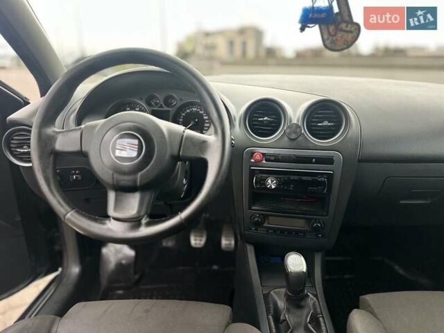 Сірий Сеат Cordoba, об'ємом двигуна 1.98 л та пробігом 232 тис. км за 2999 $, фото 2 на Automoto.ua