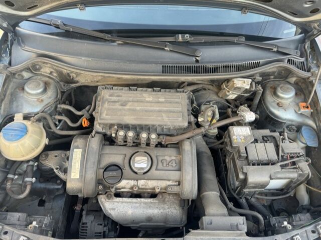 Сірий Сеат Cordoba, об'ємом двигуна 1.4 л та пробігом 270 тис. км за 2750 $, фото 17 на Automoto.ua