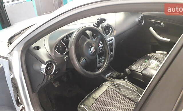 Сірий Сеат Cordoba, об'ємом двигуна 2 л та пробігом 256 тис. км за 4600 $, фото 4 на Automoto.ua