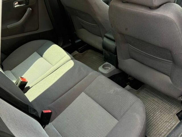 Сірий Сеат Cordoba, об'ємом двигуна 1.4 л та пробігом 2 тис. км за 2329 $, фото 4 на Automoto.ua