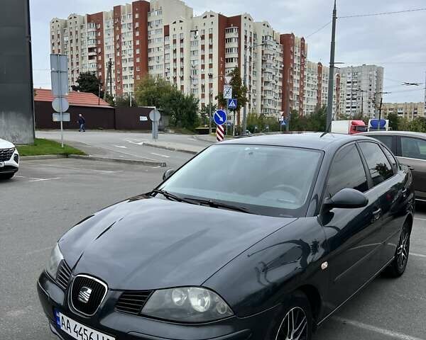 Серый Сеат Кордоба, объемом двигателя 1.98 л и пробегом 268 тыс. км за 4200 $, фото 1 на Automoto.ua