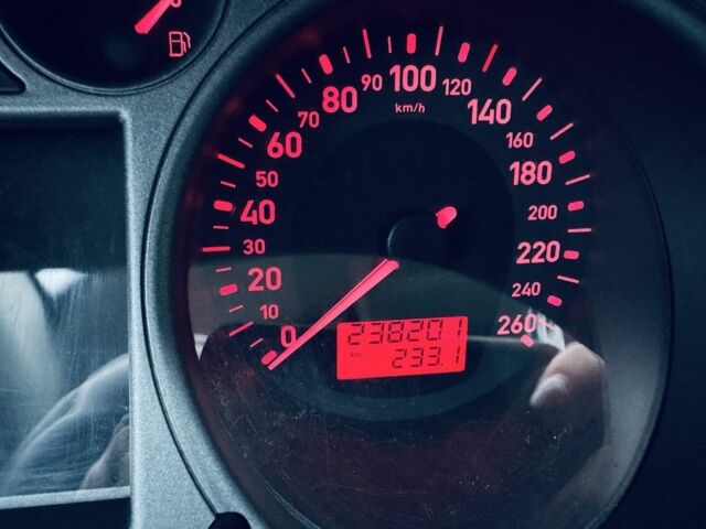 Серый Сеат Кордоба, объемом двигателя 2 л и пробегом 238 тыс. км за 3500 $, фото 7 на Automoto.ua