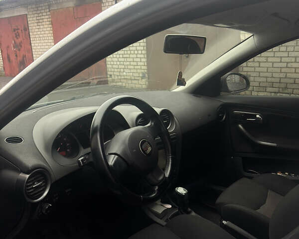 Серый Сеат Кордоба, объемом двигателя 1.98 л и пробегом 181 тыс. км за 4100 $, фото 4 на Automoto.ua