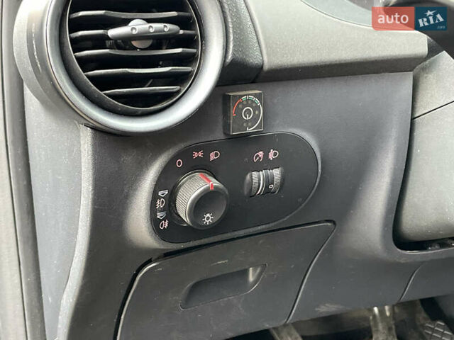 Серый Сеат Кордоба, объемом двигателя 1.98 л и пробегом 268 тыс. км за 4290 $, фото 18 на Automoto.ua