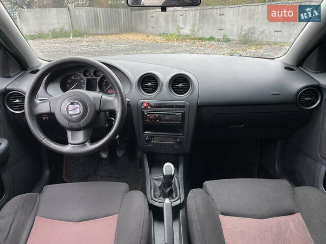 Серый Сеат Кордоба, объемом двигателя 1.98 л и пробегом 268 тыс. км за 4290 $, фото 13 на Automoto.ua