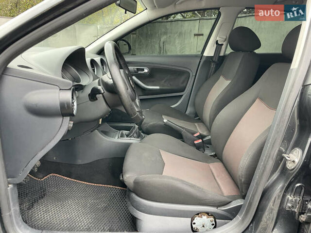 Серый Сеат Кордоба, объемом двигателя 1.98 л и пробегом 268 тыс. км за 4290 $, фото 9 на Automoto.ua