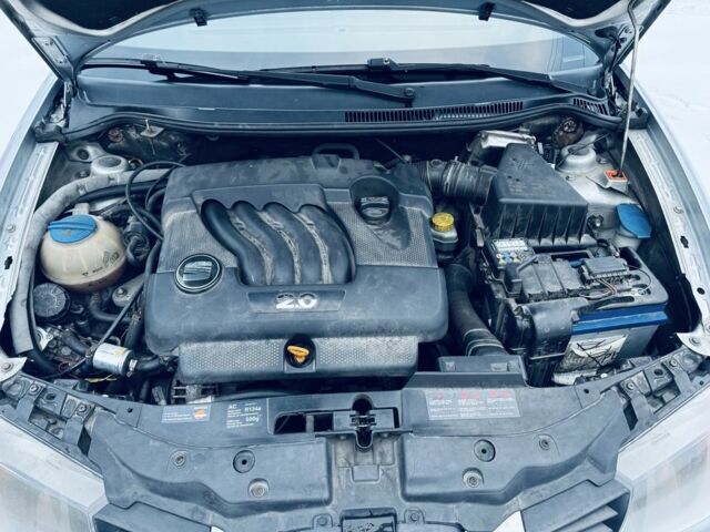 Серый Сеат Кордоба, объемом двигателя 2 л и пробегом 238 тыс. км за 3500 $, фото 3 на Automoto.ua