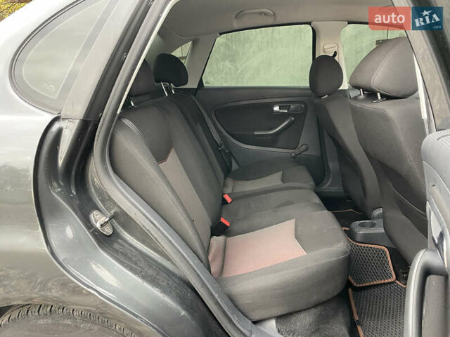 Серый Сеат Кордоба, объемом двигателя 1.98 л и пробегом 268 тыс. км за 4290 $, фото 11 на Automoto.ua