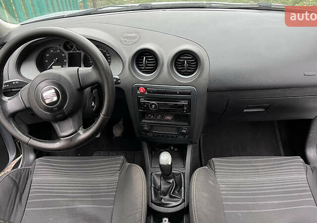 Сірий Сеат Cordoba, об'ємом двигуна 1.98 л та пробігом 205 тис. км за 3500 $, фото 4 на Automoto.ua