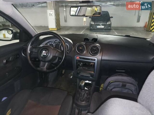 Серый Сеат Кордоба, объемом двигателя 1.98 л и пробегом 273 тыс. км за 4200 $, фото 2 на Automoto.ua