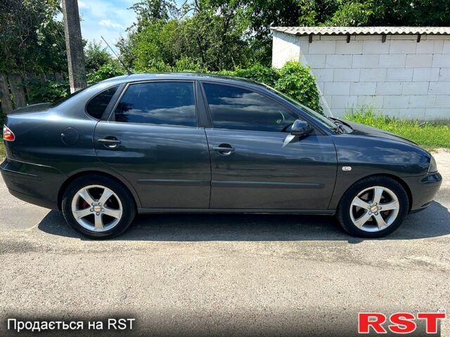 Серый Сеат Кордоба, объемом двигателя 2 л и пробегом 251 тыс. км за 3900 $, фото 1 на Automoto.ua