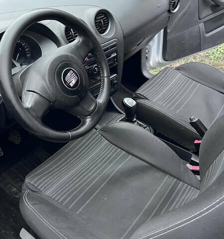 Сірий Сеат Cordoba, об'ємом двигуна 1.98 л та пробігом 205 тис. км за 3500 $, фото 3 на Automoto.ua