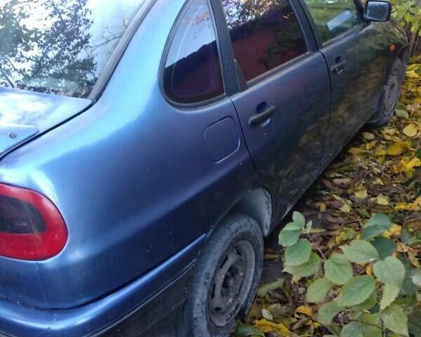 Синий Сеат Кордоба, объемом двигателя 1.8 л и пробегом 300 тыс. км за 1150 $, фото 6 на Automoto.ua