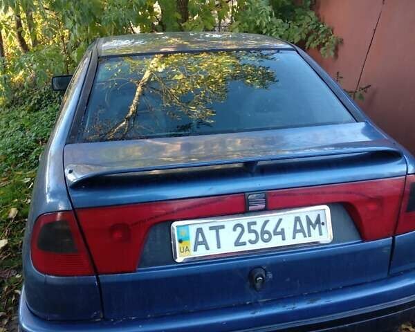 Синий Сеат Кордоба, объемом двигателя 1.8 л и пробегом 300 тыс. км за 1150 $, фото 1 на Automoto.ua