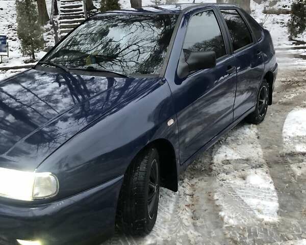 Синій Сеат Cordoba, об'ємом двигуна 1.39 л та пробігом 325 тис. км за 1500 $, фото 1 на Automoto.ua