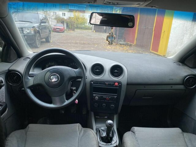 Синій Сеат Cordoba, об'ємом двигуна 1.4 л та пробігом 200 тис. км за 2600 $, фото 5 на Automoto.ua