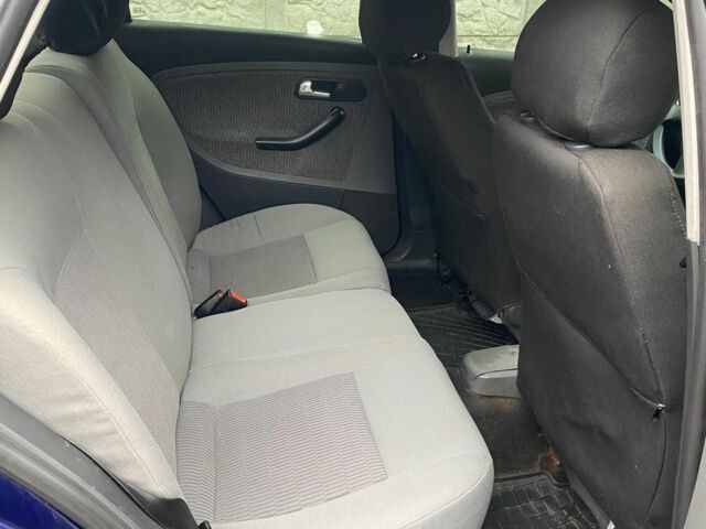 Синій Сеат Cordoba, об'ємом двигуна 1.4 л та пробігом 200 тис. км за 2600 $, фото 4 на Automoto.ua