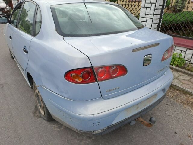 Синий Сеат Кордоба, объемом двигателя 1.4 л и пробегом 250 тыс. км за 1500 $, фото 5 на Automoto.ua