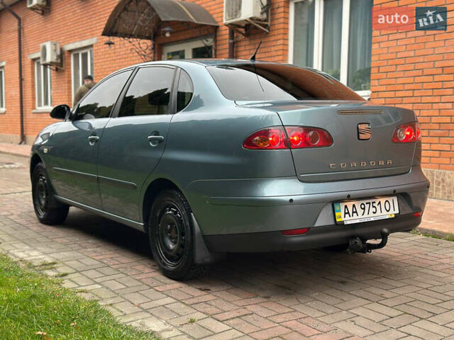 Синий Сеат Кордоба, объемом двигателя 1.39 л и пробегом 195 тыс. км за 3999 $, фото 3 на Automoto.ua