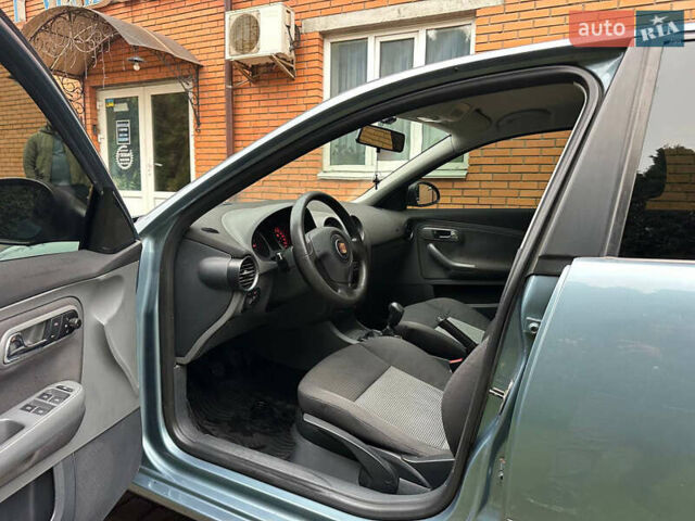 Синий Сеат Кордоба, объемом двигателя 1.39 л и пробегом 195 тыс. км за 3999 $, фото 5 на Automoto.ua