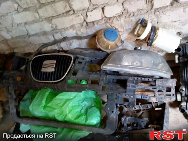 Синий Сеат Кордоба, объемом двигателя 2 л и пробегом 65 тыс. км за 500 $, фото 1 на Automoto.ua