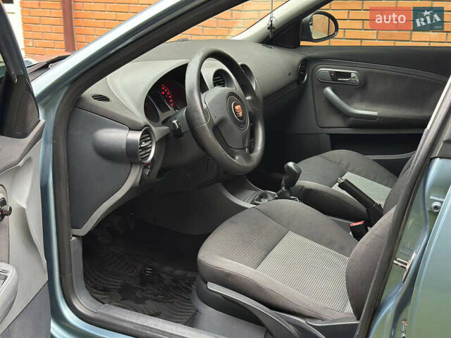 Синий Сеат Кордоба, объемом двигателя 1.39 л и пробегом 195 тыс. км за 3999 $, фото 6 на Automoto.ua