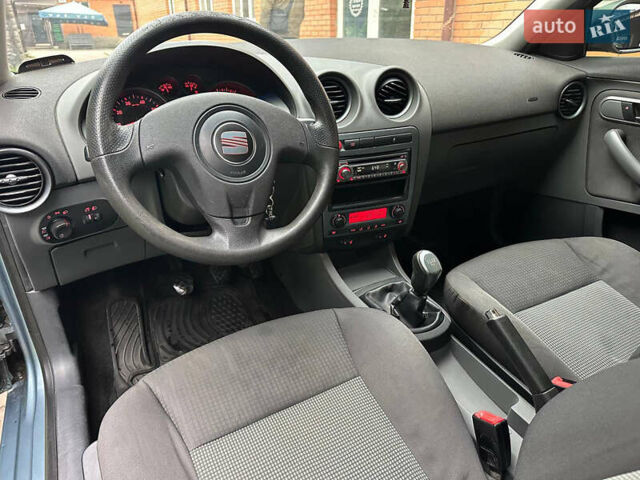 Синий Сеат Кордоба, объемом двигателя 1.39 л и пробегом 195 тыс. км за 3999 $, фото 7 на Automoto.ua