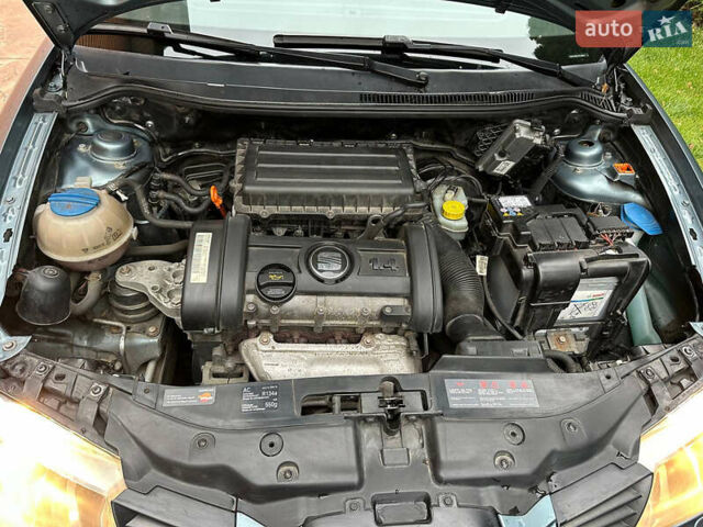 Синий Сеат Кордоба, объемом двигателя 1.39 л и пробегом 195 тыс. км за 3999 $, фото 13 на Automoto.ua