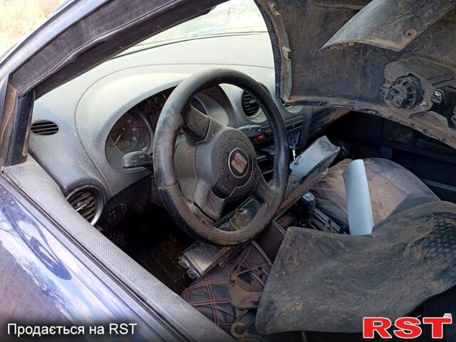 Синий Сеат Кордоба, объемом двигателя 2 л и пробегом 65 тыс. км за 500 $, фото 4 на Automoto.ua