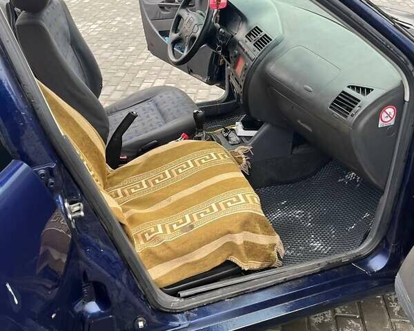 Синий Сеат Кордоба, объемом двигателя 1.39 л и пробегом 355 тыс. км за 2100 $, фото 4 на Automoto.ua