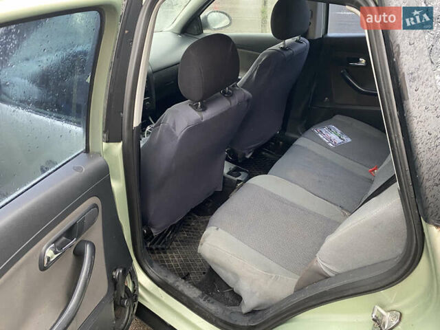 Зеленый Сеат Кордоба, объемом двигателя 1.4 л и пробегом 263 тыс. км за 2250 $, фото 6 на Automoto.ua