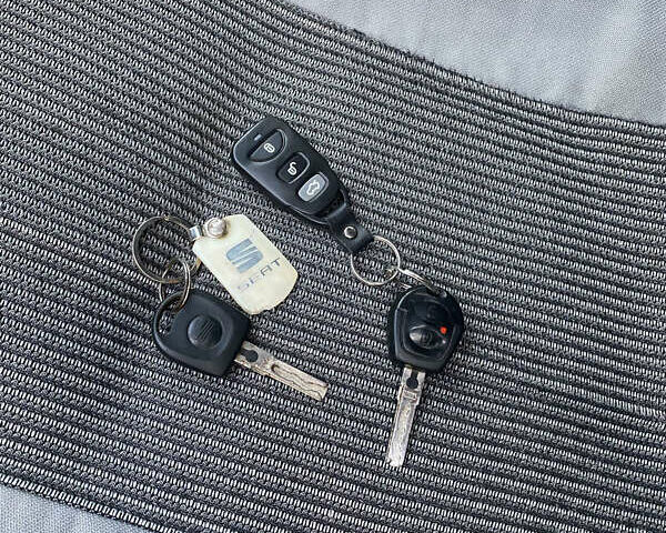 Зелений Сеат Cordoba, об'ємом двигуна 1.4 л та пробігом 400 тис. км за 2500 $, фото 13 на Automoto.ua