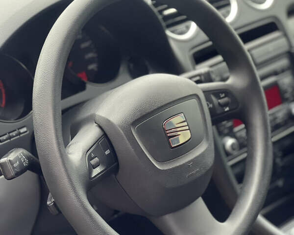 Сірий Сеат Ексео, об'ємом двигуна 1.6 л та пробігом 179 тис. км за 7800 $, фото 23 на Automoto.ua