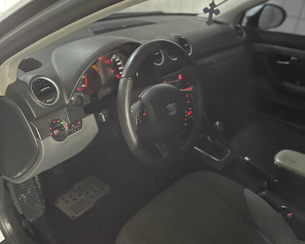 Серый Сеат Эксео, объемом двигателя 2 л и пробегом 373 тыс. км за 5550 $, фото 12 на Automoto.ua