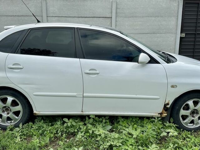 Білий Сеат Ibiza, об'ємом двигуна 1.4 л та пробігом 205 тис. км за 2800 $, фото 5 на Automoto.ua