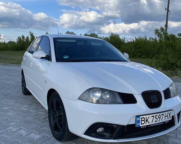 Белый Сеат Ибица, объемом двигателя 1.4 л и пробегом 200 тыс. км за 4200 $, фото 1 на Automoto.ua