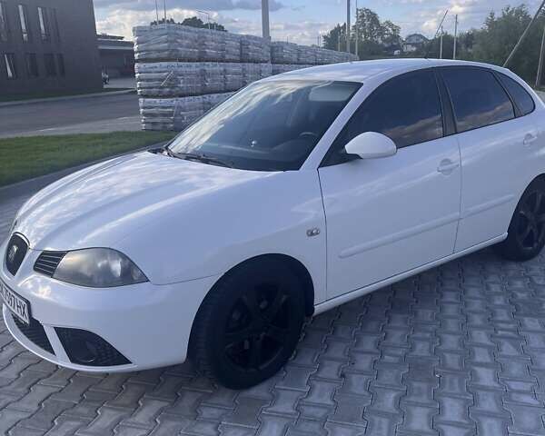 Белый Сеат Ибица, объемом двигателя 1.4 л и пробегом 200 тыс. км за 4200 $, фото 2 на Automoto.ua
