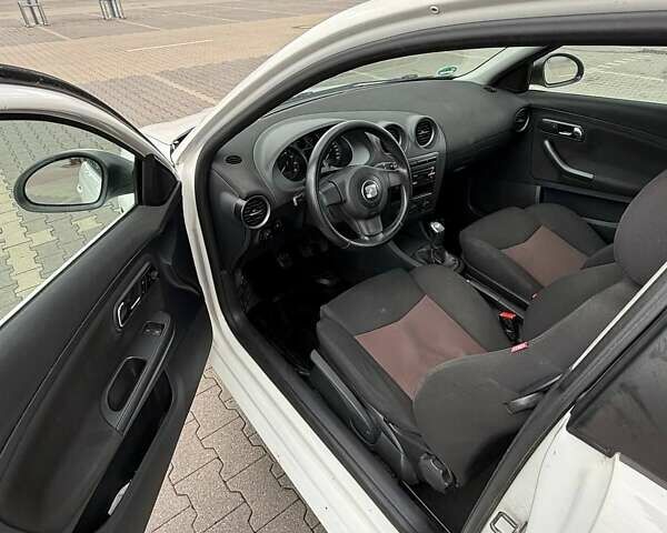 Белый Сеат Ибица, объемом двигателя 1.4 л и пробегом 208 тыс. км за 3499 $, фото 21 на Automoto.ua