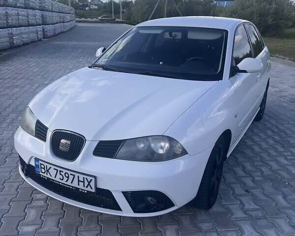 Белый Сеат Ибица, объемом двигателя 1.4 л и пробегом 200 тыс. км за 4200 $, фото 10 на Automoto.ua
