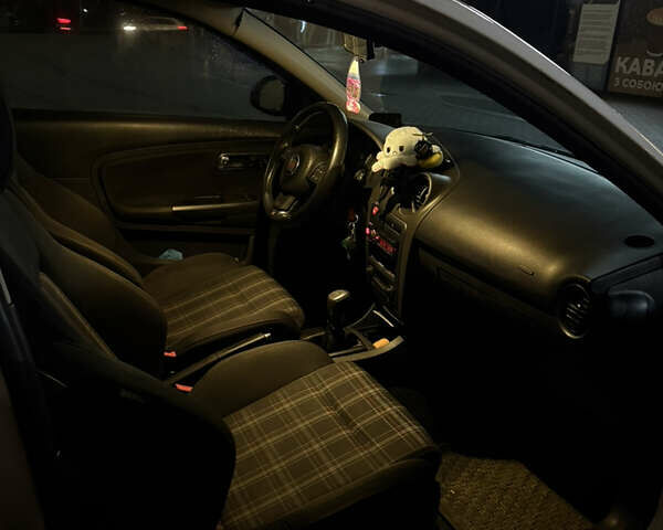 Белый Сеат Ибица, объемом двигателя 1.98 л и пробегом 231 тыс. км за 4300 $, фото 7 на Automoto.ua