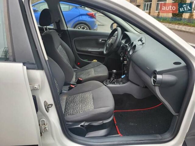 Белый Сеат Ибица, объемом двигателя 1.2 л и пробегом 192 тыс. км за 3900 $, фото 8 на Automoto.ua