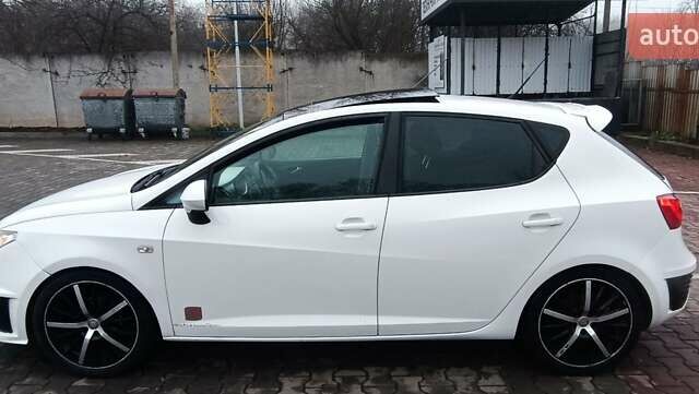 Белый Сеат Ибица, объемом двигателя 1.39 л и пробегом 197 тыс. км за 5000 $, фото 9 на Automoto.ua