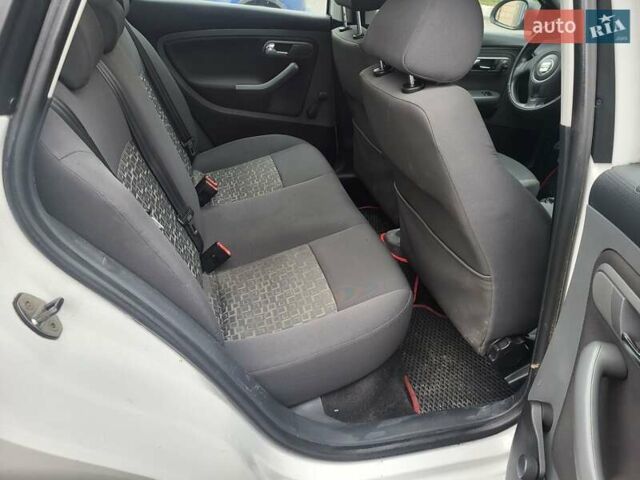 Белый Сеат Ибица, объемом двигателя 1.2 л и пробегом 192 тыс. км за 3900 $, фото 7 на Automoto.ua